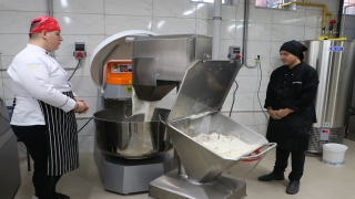 Edirne’de meslek lisesi öğrencileri ekmek üretimine başladı