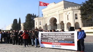 Anadolu Gençlik Derneği üyesi bir grup yılbaşı kutlamalarını protesto etti