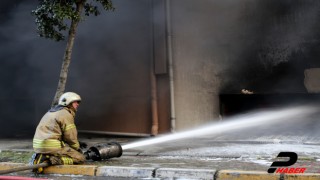 Bağcılar'daki bir iş yerinde yangın çıktı