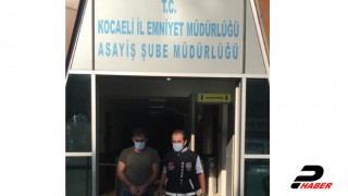 Babasının gözaltına alındığını söyleyerek 12 yaşındaki çocuktan evdeki ziynet eşyalarını aldı