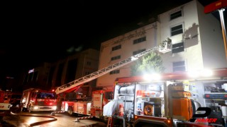 Beylikdüzü'nde fabrika deposunda yangın çıktı