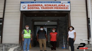 Kocaeli'de kirayı ödeyemedikleri için evden çıkarılan aile barınma merkezine yerleştirildi