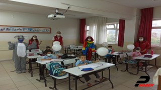 Gençlik Merkezi gönüllüleri öğrencileri sevindirdi