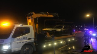 Seyir halindeyken alev alan otomobil kullanılamaz hale geldi