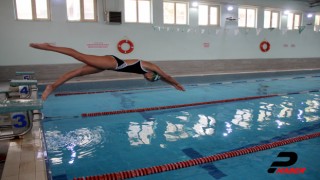 Su korkusunu yenmek için başladığı yüzmede milli takım sporcusu oldu