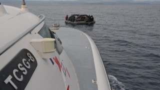 Balıkesir’de Türk kara sularına itilen 35 sığınmacı kurtarıldı