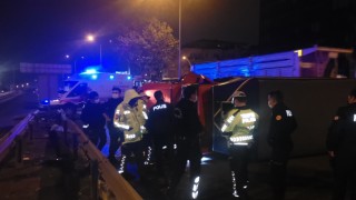 Kocaeli’de devrilen sebze yüklü kamyonetin sürücüsü yaralandı