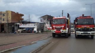 Kocaeli’de tamirhanede çıkan yangın söndürüldü