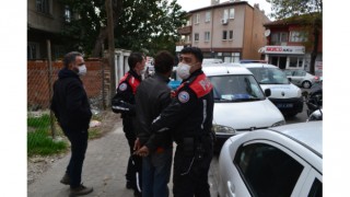 Polis ekiplerinden kaçan hırsızlık şüphelisini köpeği ele verdi