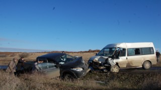 Tekirdağ’da minibüs ile kamyonet çarpıştı: 4 yaralı