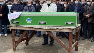 Sakarya’da kamyonun üzerine devrildiği otomobilde ölen genç defnedildi