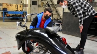 Bursa’da iki arkadaş ”Kaplumbike” adını verdikleri özgün tasarımlı motosiklet üretti