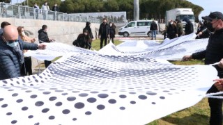 Atatürk’ün Conkbayırı’ndaki fotoğrafını 111 metrekareye nokta nokta işlediler