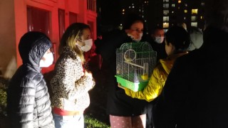 Kocaeli’de apartman dairesinde çıkan yangında 5 kişi dumandan etkilendi