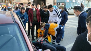 Kocaeli’de motosikletin otomobille çarpışması güvenlik kamerasında
