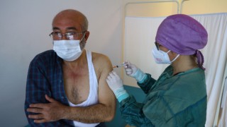 Trakya’da 60 yaş üzeri ve eşleri ile risk grubundaki bazı hastalar için aşılama başladı