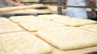 Balıkesir Büyükşehir Belediyesince 375 gram ramazan pidesi vatandaşlara 1,5 liradan ulaştırılıyor