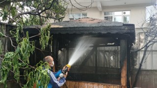 Kocaeli’de çıkan yangında kameriye kullanılamaz hale geldi