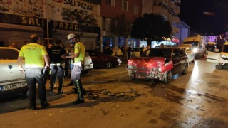 Bursa’da polisin ”dur” ihtarına uymayan otomobil sürücüsünün çarptığı kişi yaralandı