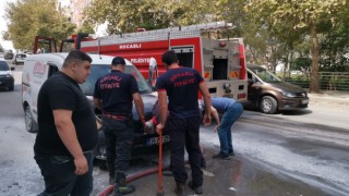 Kocaeli’de hareket halindeyken yangın çıkan araçta hasar oluştu