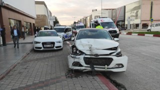 Bursa’daki trafik kazasında 2’si polis 3 kişi yaralandı