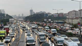 İstanbul haftaya trafik yoğunluğuyla başladı