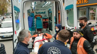Kocaeli’de otomobille çarpışan motosiklet sürücüsü yaralandı