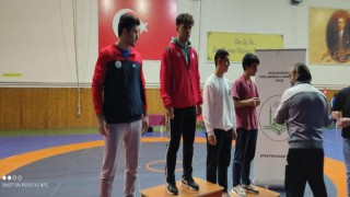 1308 Osmaneli Belediyespor sporcusu, Okullar Arası Güreş Turnuvası’nda birinci oldu