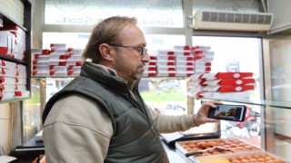 Peynir tatlısı imalatçısı AA’nın ”Yılın Fotoğrafları” oylamasına katıldı