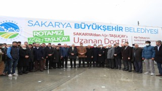 Sakarya Büyükşehir Belediyesinden Ağrı’ya yardım tırı gönderildi