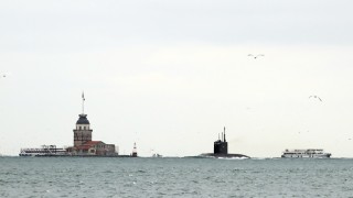 Rus denizaltısı İstanbul Boğazı’ndan geçti