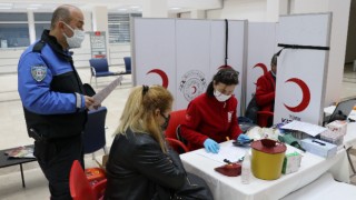 Edirne Emniyetinin ”kan bağışı” anonsu üzerine polis memurları kan vermeye koştu