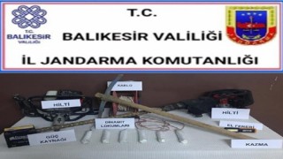 Erdek’te izinsiz kazı yapan 5 şüpheli yakalandı