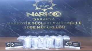 Sakarya’da araçta uyuşturucuyla yakalanan 3 şüpheli tutuklandı