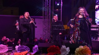 Suzan Kardeş, Edirne’deki Hıdırellez Şenlikleri’nde konser verdi