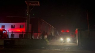Kocaeli’de toz boya fabrikasında çıkan yangın söndürüldü