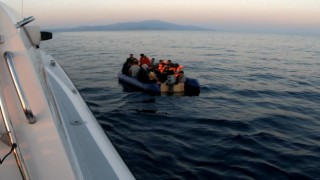 Çanakkale açıklarında geri itilen 32 düzensiz göçmen kurtarıldı