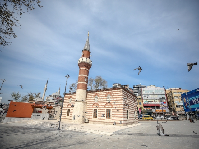 Sokağa çıkma kısıtlaması ikinci gününde Üsküdar Meydanı