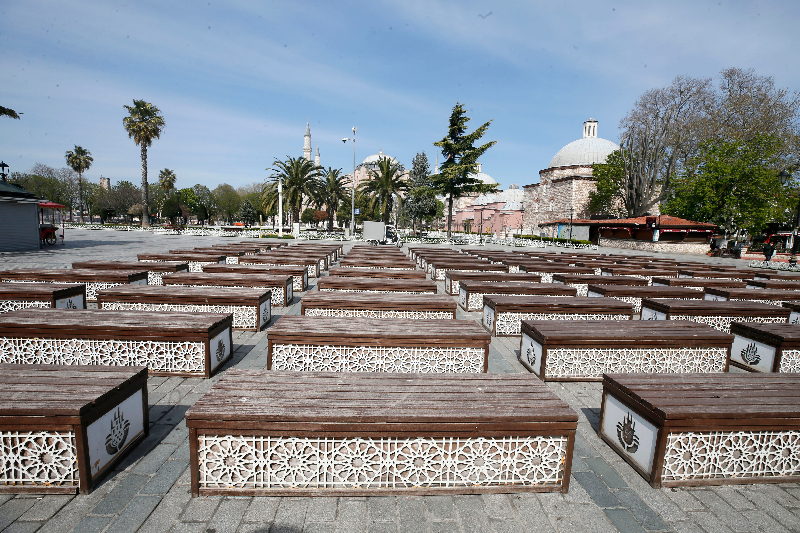 Sokağa çıkma kısıtlaması ikinci gününde Sultanahmet Meydanı