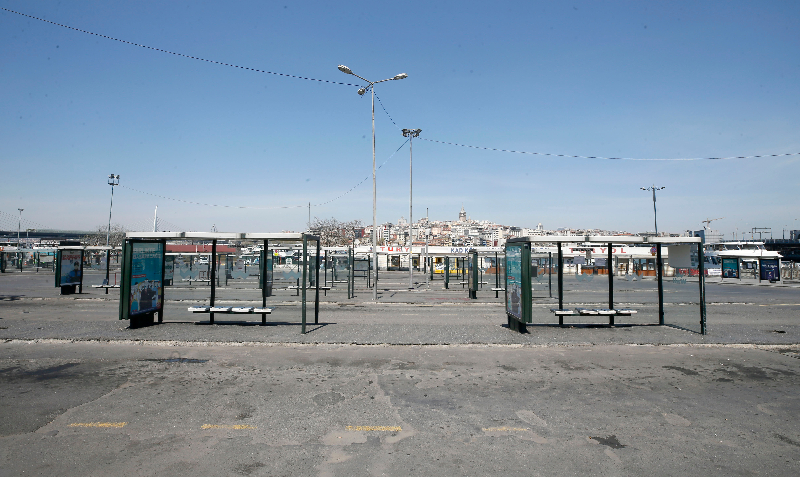 Sokağa çıkma kısıtlaması ikinci gününde Sultanahmet Meydanı