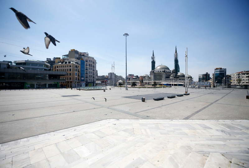 Sokağa çıkma kısıtlaması ikinci gününde Sultanahmet Meydanı