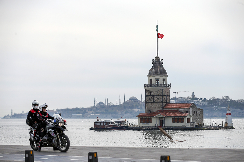 Sokağa çıkma kısıtlaması ikinci gününde Kız Kulesi Çevresi