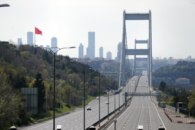 Sokağa çıkma kısıtlaması ikinci gününde Kız Kulesi Çevresi