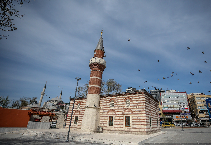 Sokağa çıkma kısıtlaması ikinci gününde Üsküdar Meydanı