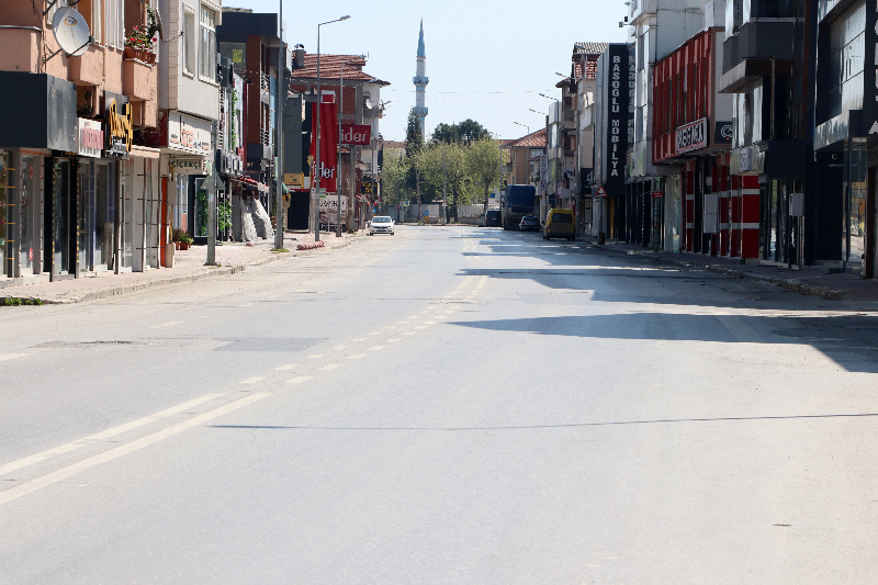 Sakarya'da sokağa çıkma kısıtlamasının ikinci gününde cadde ve sokaklar boş kaldı