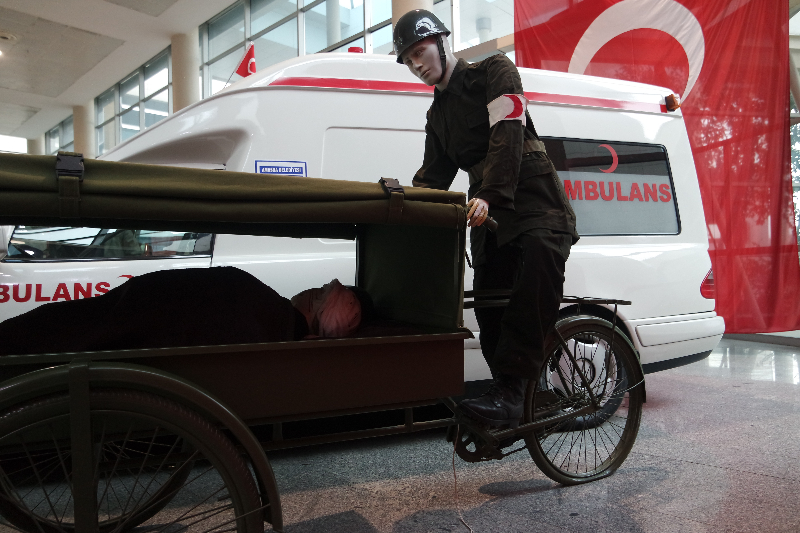 114 yıllık devlet hastanesine gelenler zamanda yolculuğa çıkıyor