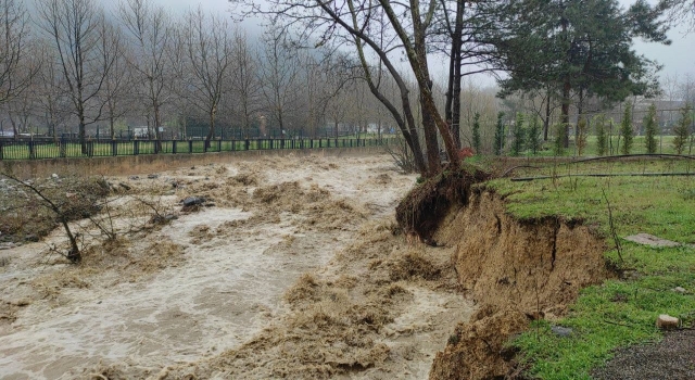 GÜNCELLEME Bursa’da sağanak dereleri taşırdı