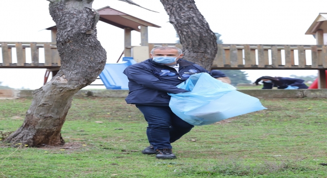 Sabancı Holding gönüllüleri ÇEVKO Vakfı iş birliğiyle Büyükada’yı temizledi
