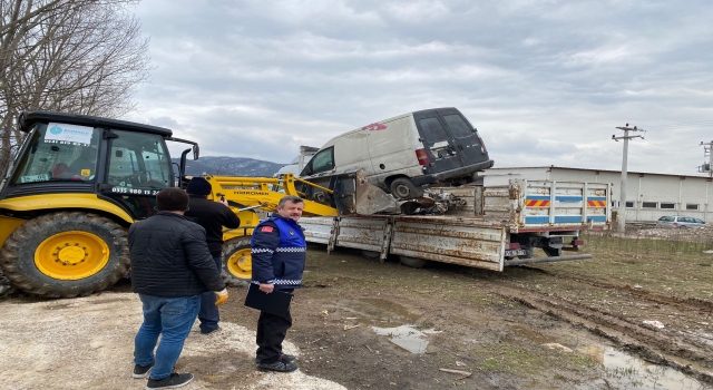 Kocaeli’de çevre kirliliğine neden olan hurda araçlar toplanıyor