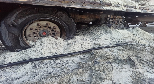 Kırklareli’nde seyir halindeki tır alev aldı